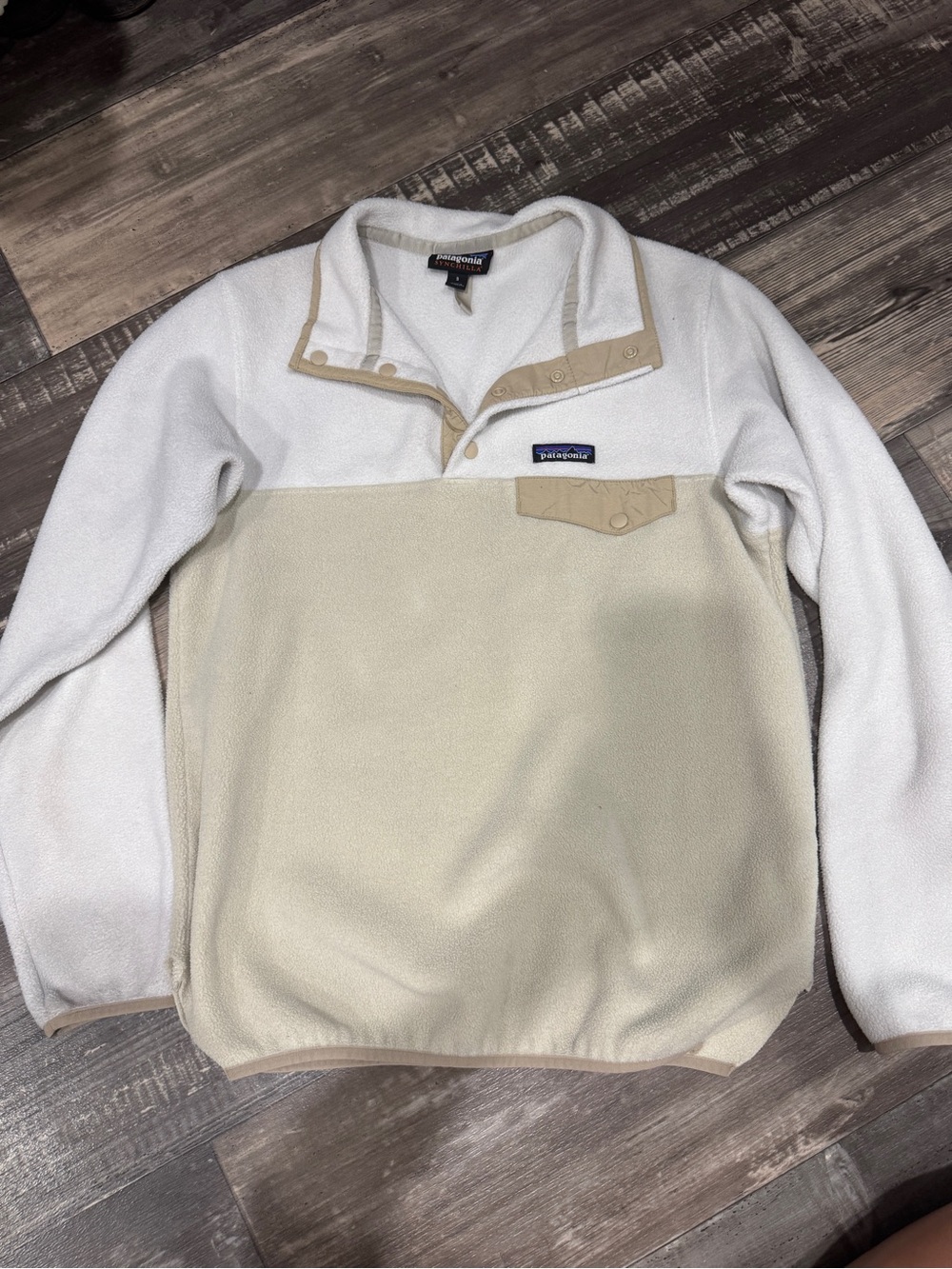Patagonia Two-Tone White and Beige Zip-Up Fleece Pullover